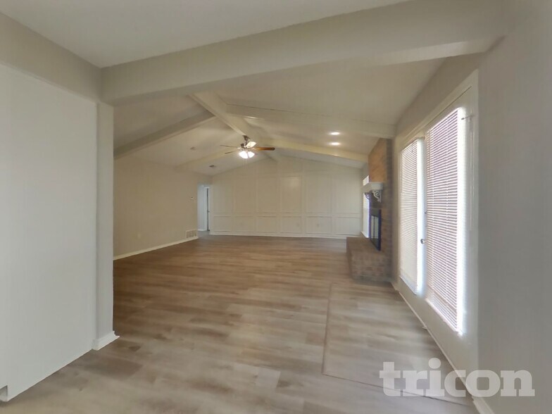 Building Photo - 934 Robinwood Dr