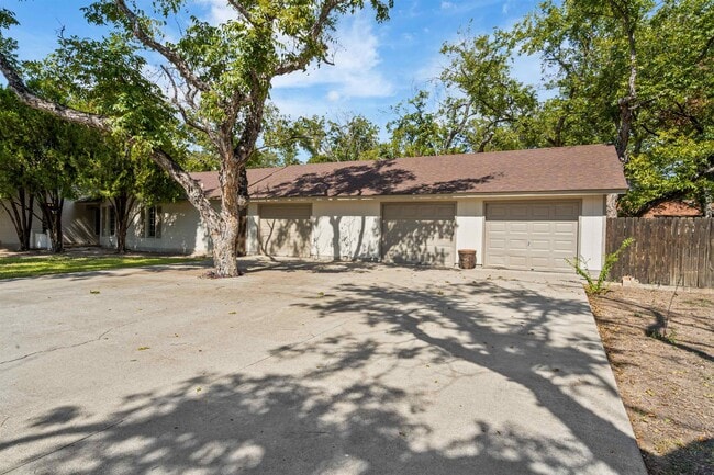 Building Photo - 106 Angela Dr