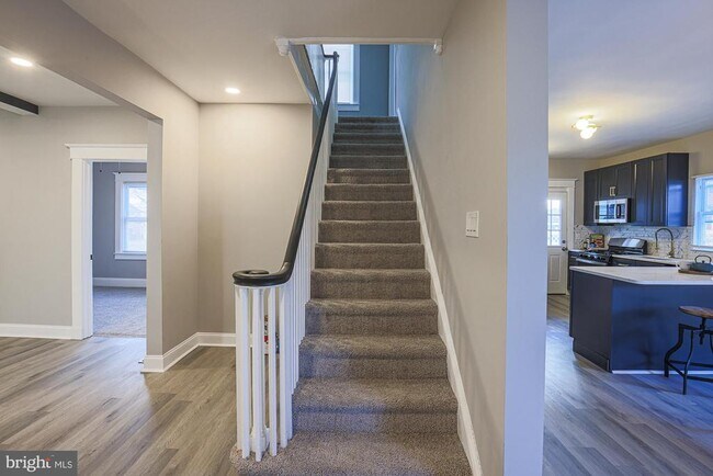 Building Photo - 3803 Cedardale Rd