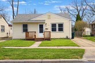 Building Photo - 1381 E Chesterfield St