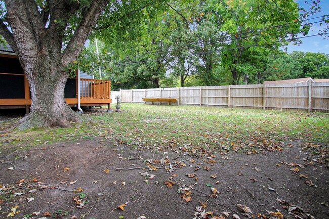 Building Photo - Well-Maintained Home with Spacious Yard and Screened Porch