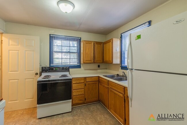 Building Photo - 901 Ratone St