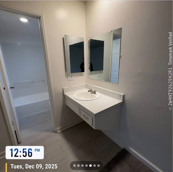 Building Photo - 501 Lansing Dr