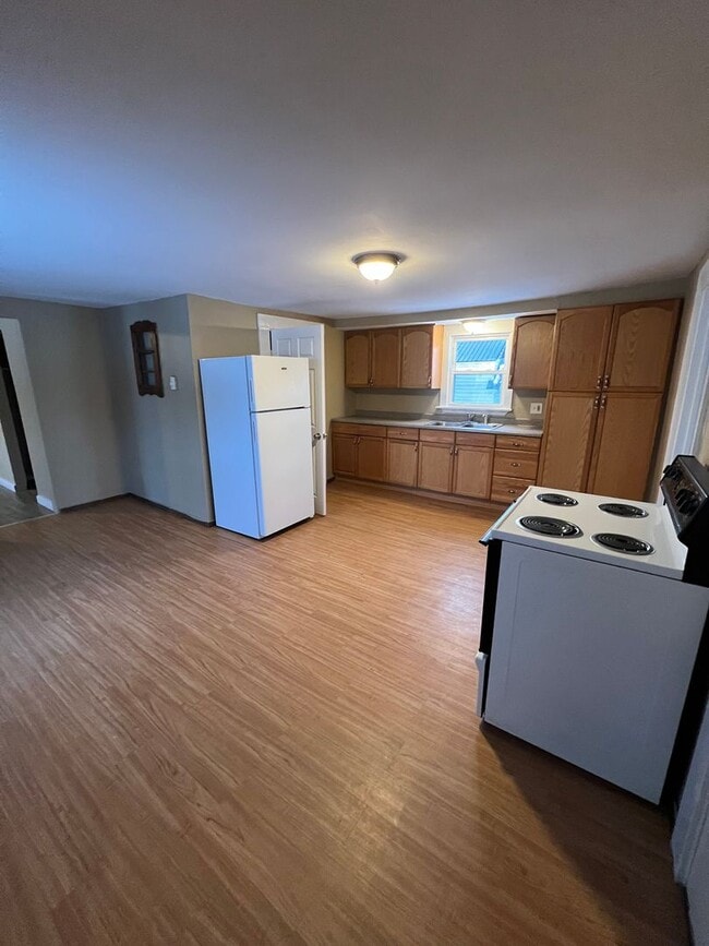 Building Photo - 21 Spruce St