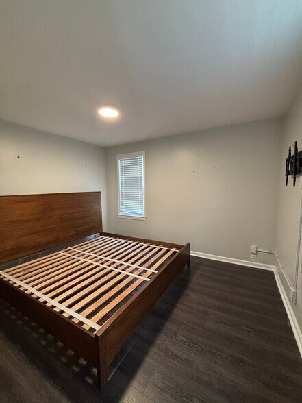 Building Photo - 1909 Coltman Rd