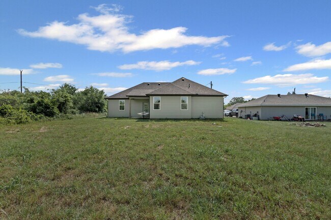 Building Photo - Grand in Granbury!