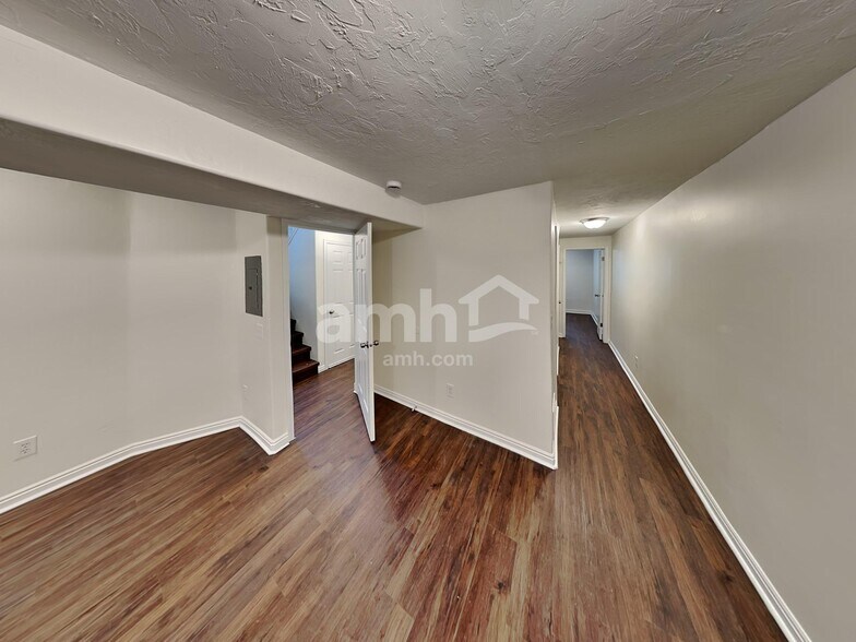 Building Photo - 3327 N 1050 E