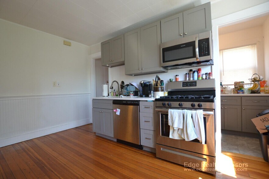 Building Photo - 110 Kenrick St