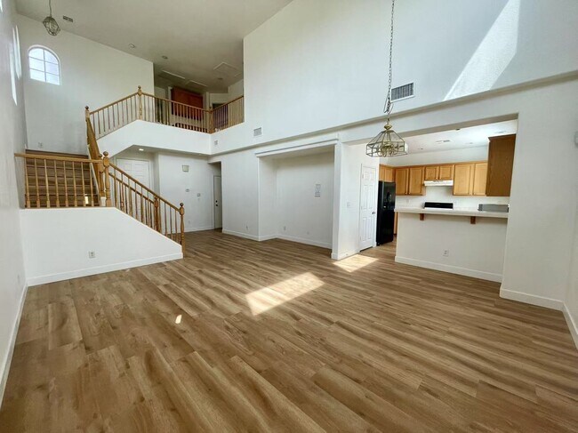 Building Photo - Sweet 2 stories single-family house with 4 bedrooms