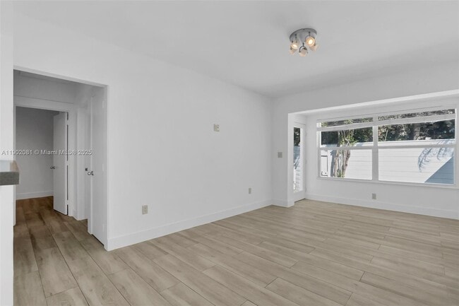 Building Photo - 3061 Oak Ave