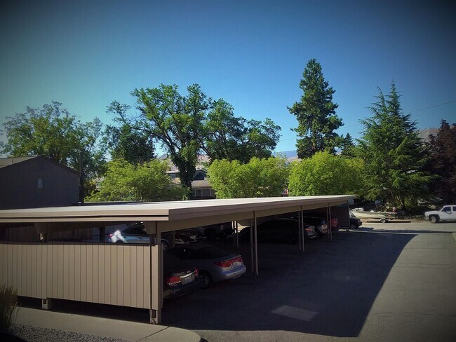 Building Photo - 407 Oregon St