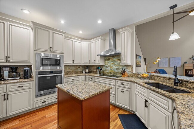 Building Photo - Spacious 3-Bedroom Home with Bonus Room & ...