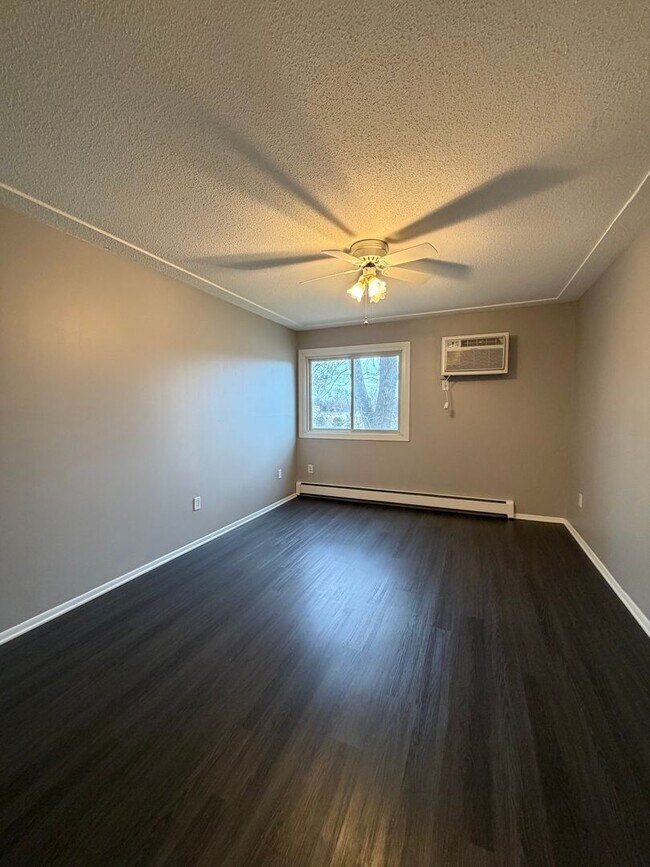 Building Photo - Freshly Updated, Stylish 2 bed 2 bath Condo in Bloomington Includes 2 Heated Parking Spaces!