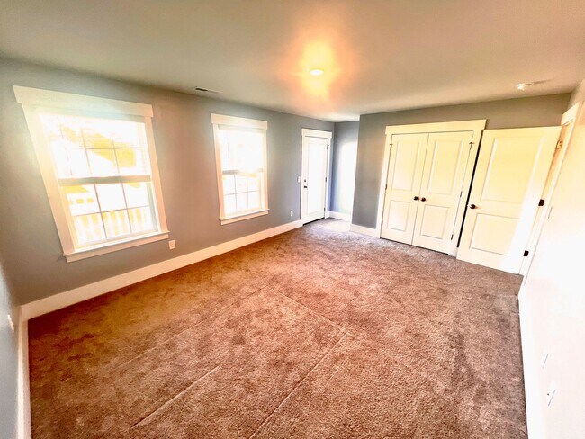 Building Photo - Prestigious 4 Bedroom Home on the Crystal ...