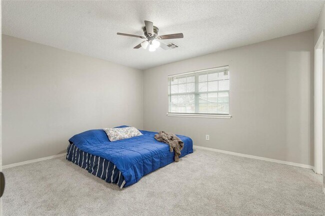 Building Photo - 417 W Birmingham St