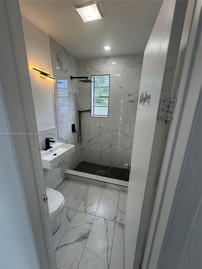 Building Photo - 14155 NE 14th Ave