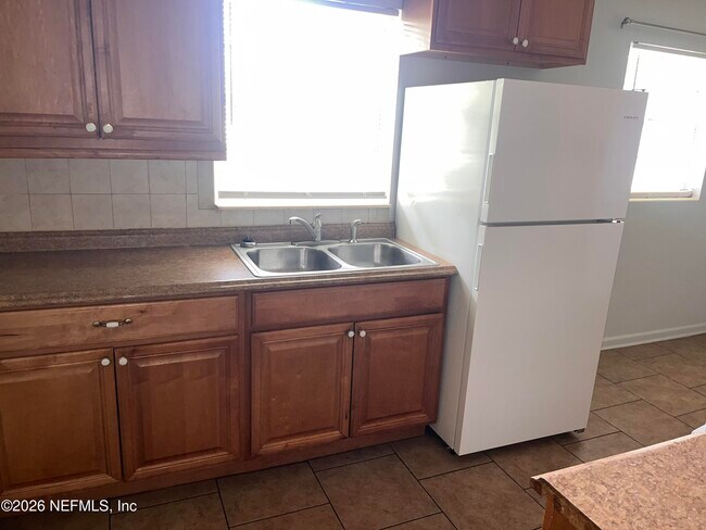 Building Photo - 6560 Barmer Dr S