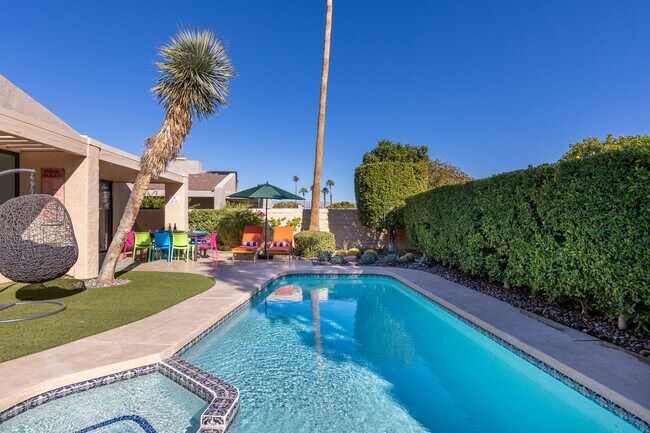 Building Photo - Stylish Palm Springs Retreat with Pool