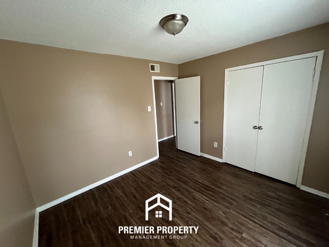 Building Photo - 3 Bedroom Home for Rent in Memphis | Formal Dining Room & Fenced Yard