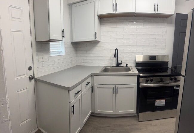 Building Photo - 480 Marquette Dr