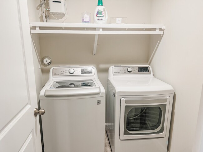 Building Photo - 3937 SE Mentmore Ln