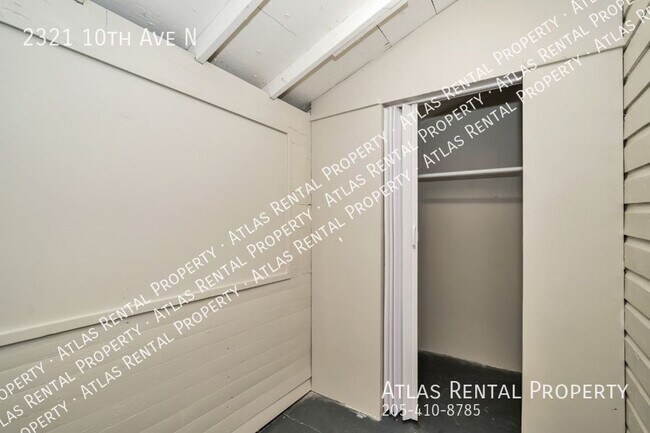 Building Photo - 2321 10th Ave N