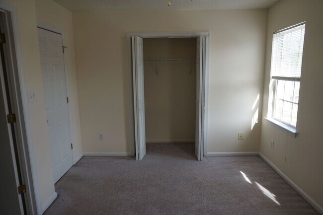 Building Photo - Two Bedroom Two and a Half Bathroom Townhouse located in Marsh Oaks Subdivision