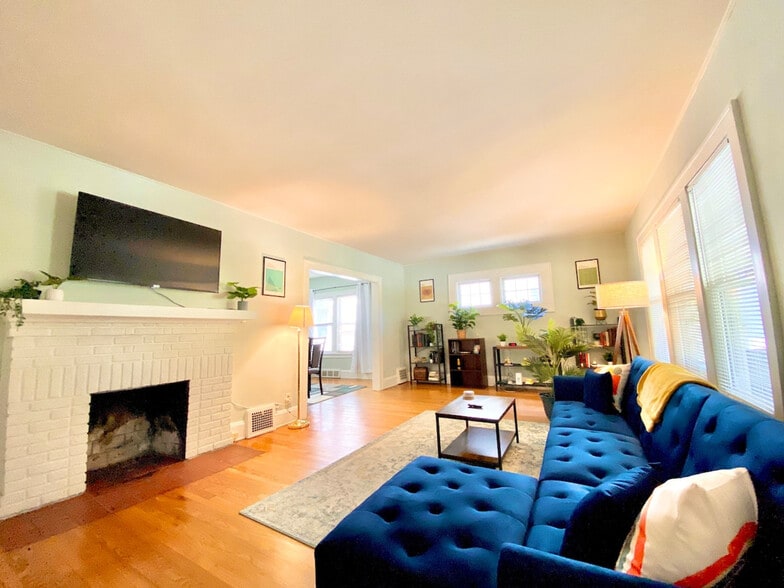 Primary Photo - 2214 Lee Rd