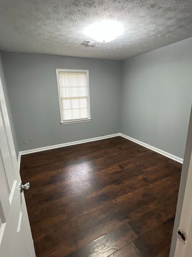 Building Photo - 406-408 Charleston Lane