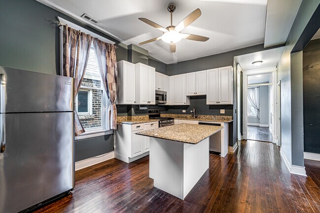 Building Photo - 2042 W Cullerton St