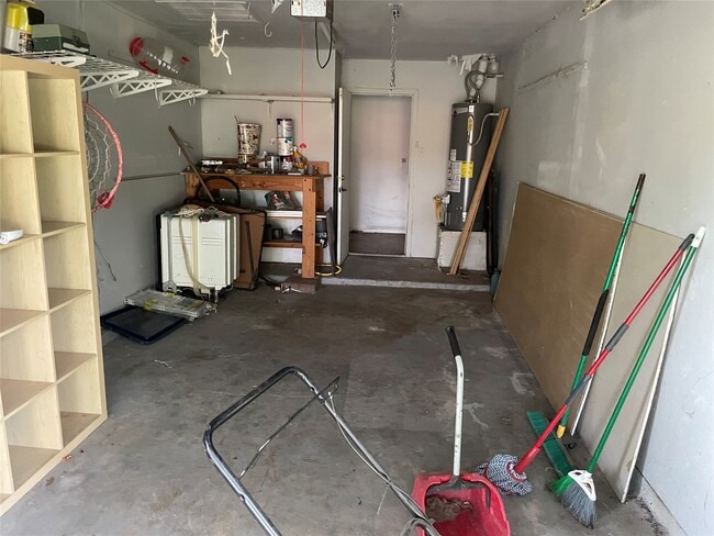 Building Photo - 1026 W Brompton Dr