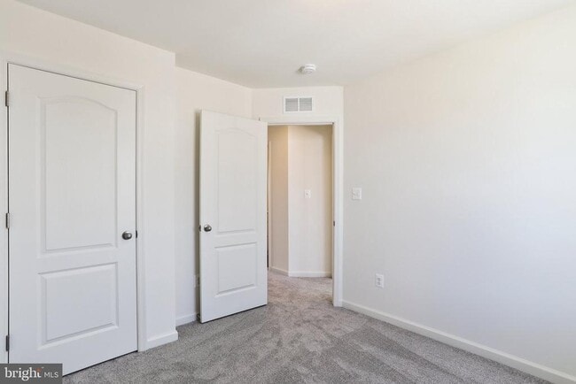 Building Photo - 241 Clifton Mnr