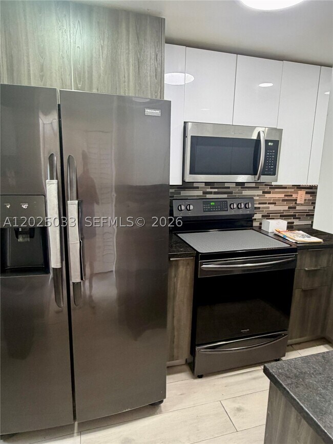 Building Photo - 1705 W 57th St