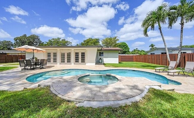 Building Photo - 612 Orchid Dr