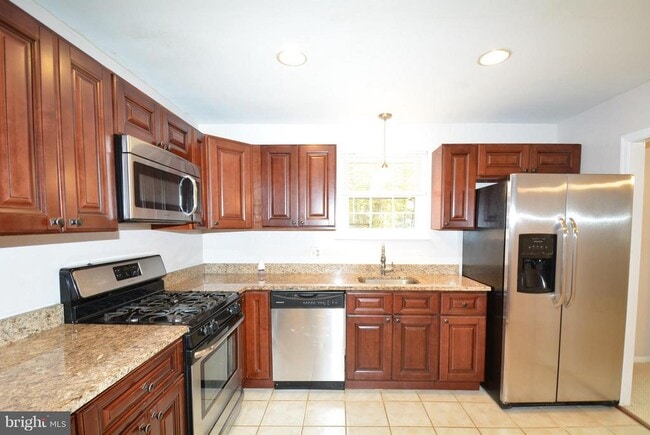Building Photo - 5111 Gainsborough Dr