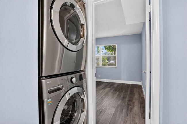 Building Photo - 2003 Granada Dr