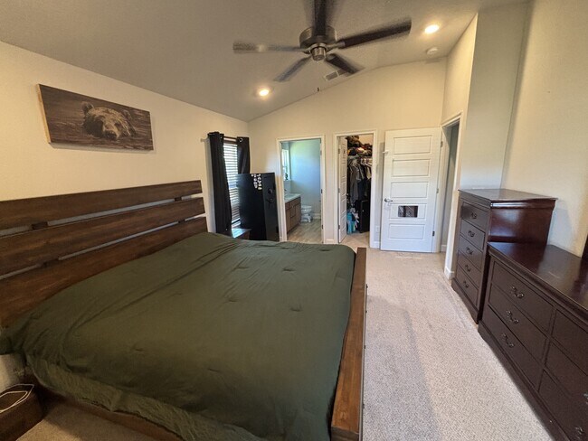 Building Photo - 9835 Olivia St