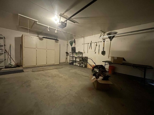 Building Photo - 447 El Toro Ln
