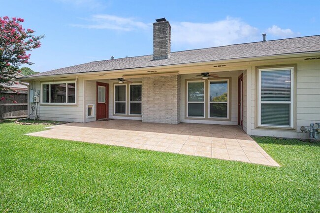 Building Photo - 16007 Brookvilla Dr