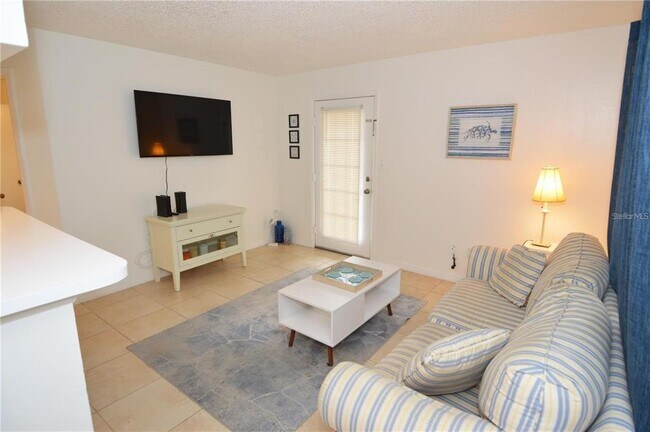 Building Photo - 8625 Mallard Reserve Dr