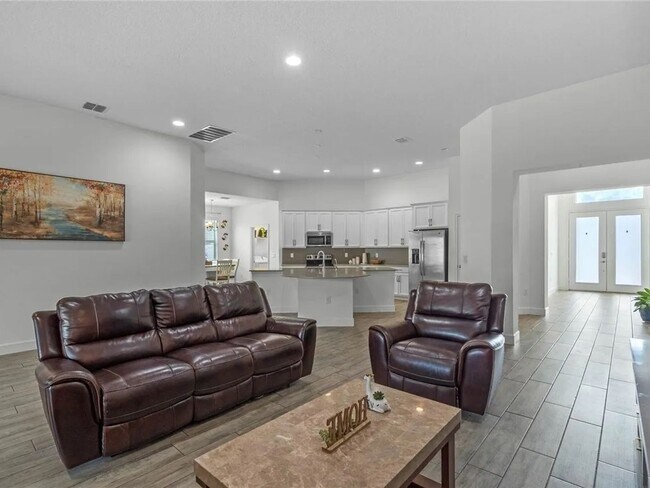 Building Photo - 4 Bedroom Single Family Home in Orlando