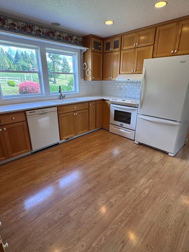 Building Photo - Gorgeous Home on 23 Acres Includes 22x32 S...