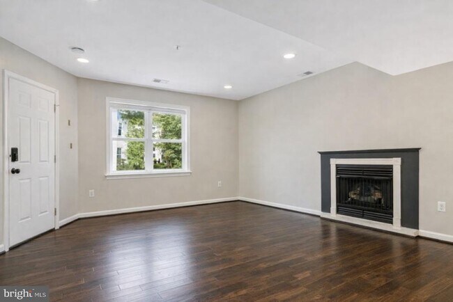 Building Photo - 1519 Constitution Ave NE