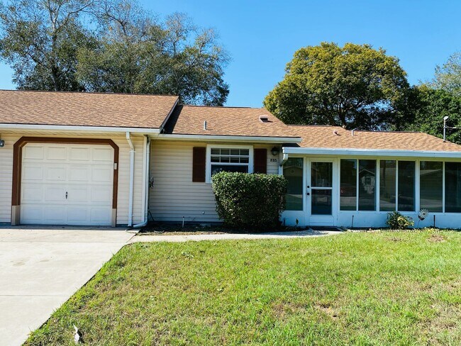 Building Photo - 735 6TH Street