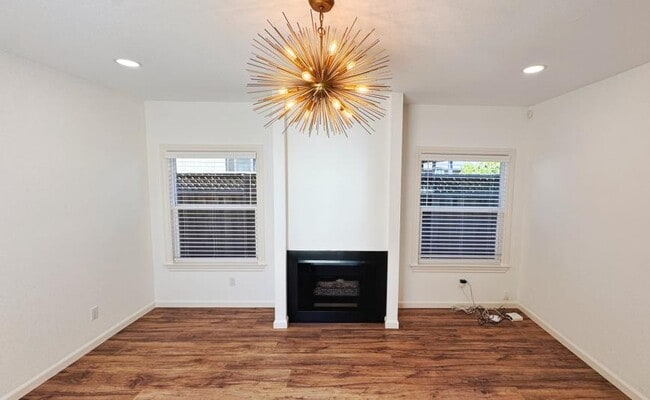 Building Photo - 3 bedroom in Santa Clara CA 95050