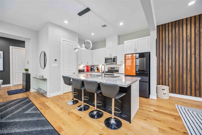 Building Photo - 5821 Kansas St