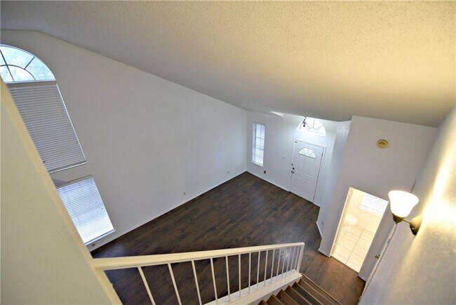 Building Photo - 1002 Dover Pass