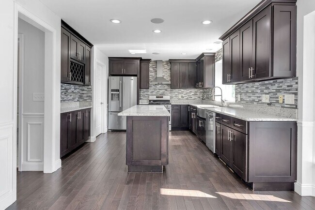 Building Photo - 4521 Links Ct