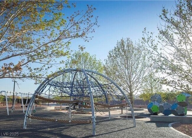 Building Photo - 510 Golden Cardinal Ave