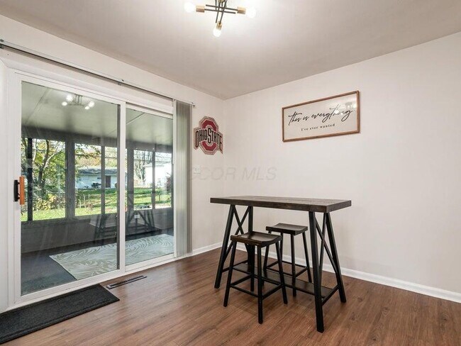 Building Photo - 1543 S Hamilton Rd